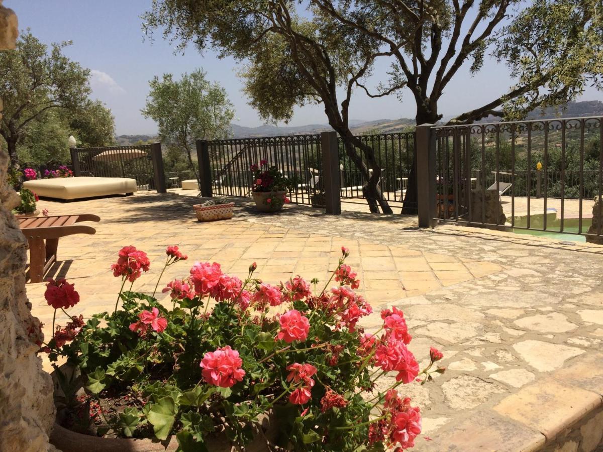 Agriturismo Roba Degli Ulivi Villa อากริเจนโต ภายนอก รูปภาพ